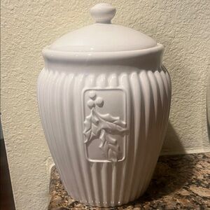 White ivory Ceramic Canister with Lid for christmas! Great Condition
